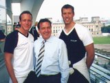 Lars und Stephan Kunzelmann mit Kanzler Schr&ouml;der